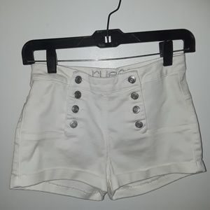 Rue 21White button shorts. Pockets arent 'open'